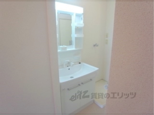 洗面設備　独立洗面台ついています