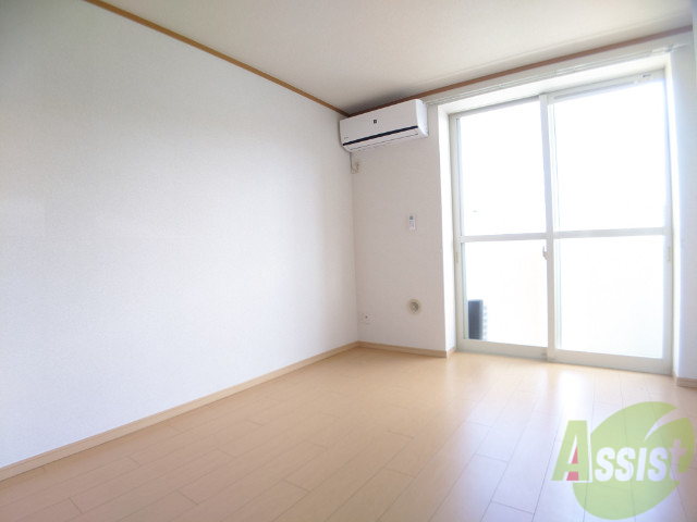 居室・リビング　明るい光が差し込む素敵なお部屋ですね～。