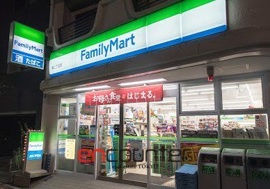 コンビニ　ファミリーマート湊二丁目店（コンビニ）まで140m