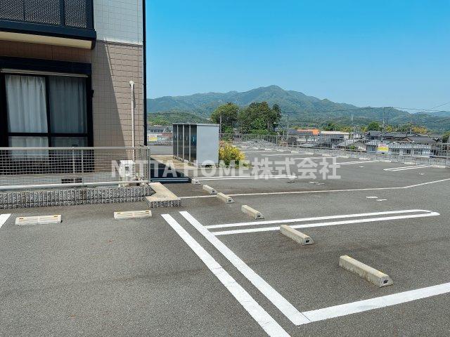 駐車場　敷地内に駐車場も完備★