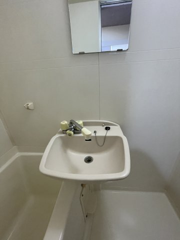 洗面設備　同マンション反転タイプの間取り写真