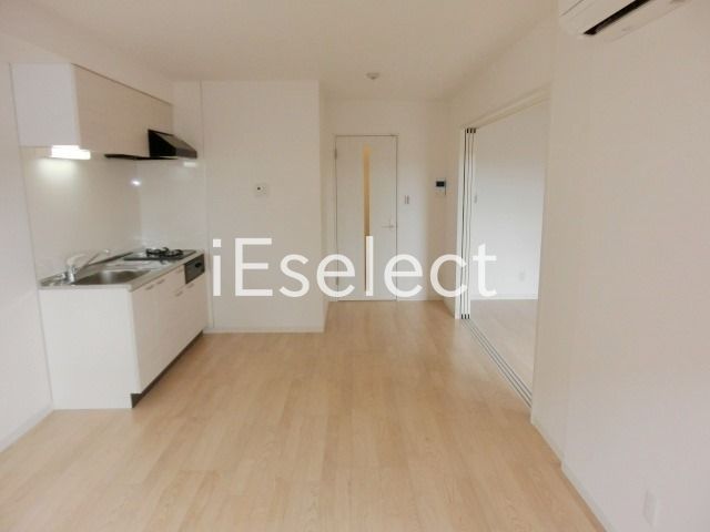 その他　リビングは広々１２帖ございます。