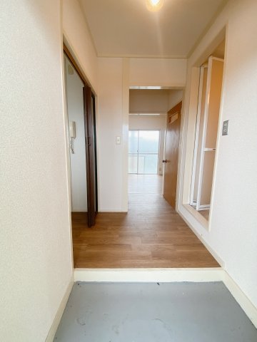 玄関　玄関広めで使いやすいです☆