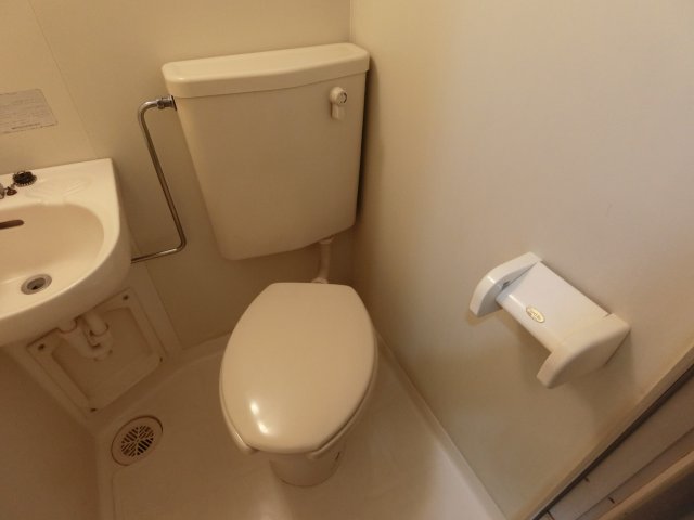 トイレ　他のお部屋の参考写真となります。