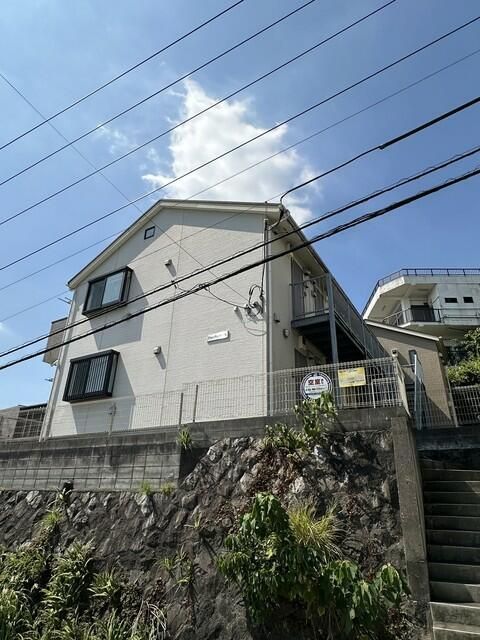 建物外観　周辺は閑静な住宅街ですので落ち着いた住環境です！