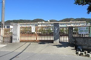 中学校　池田市立池田中学校（中学校）まで1002m