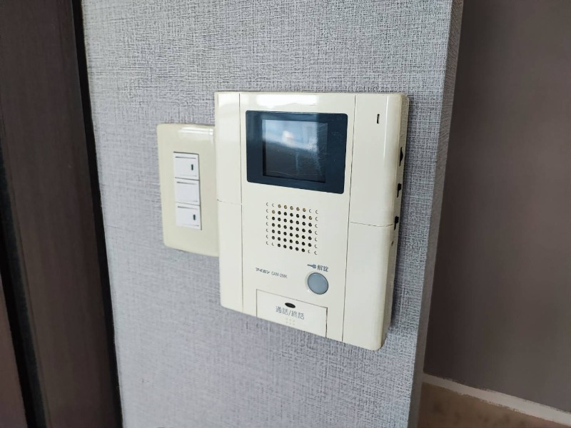 セキュリティ　ＴＶモニター付インターホンです。来客者の顔が見えるので安心！