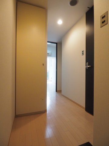 玄関　レジュールアッシュ谷町