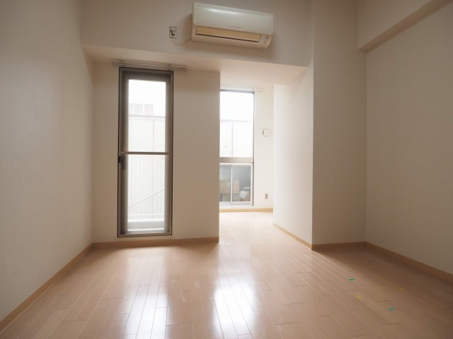 居室・リビング　レジュールアッシュ谷町