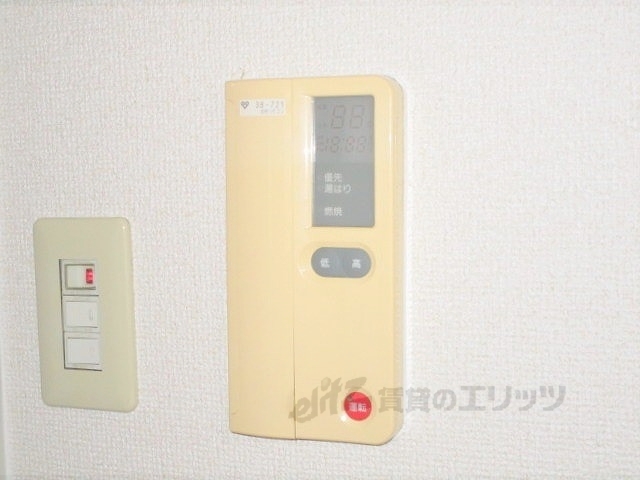 その他設備　給湯器リモコン
