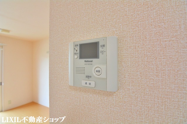 セキュリティ　来訪者の確認が出来るモニター付インターホンです。