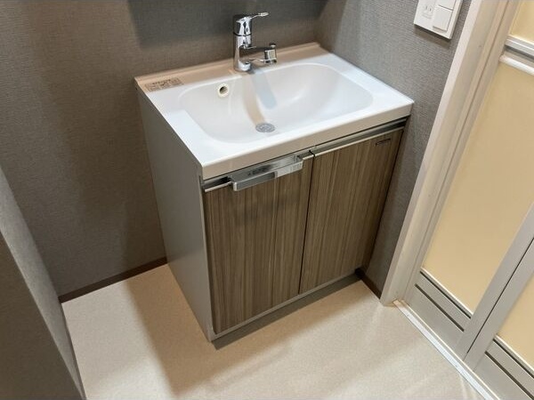 洗面設備　コンパクトで使いやすい洗面所