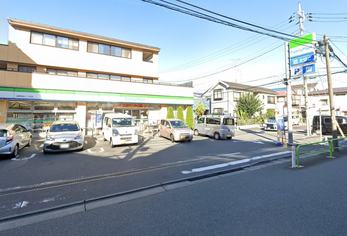 コンビニ　ファミリーマート 練馬高松一丁目店（コンビニ）まで572m