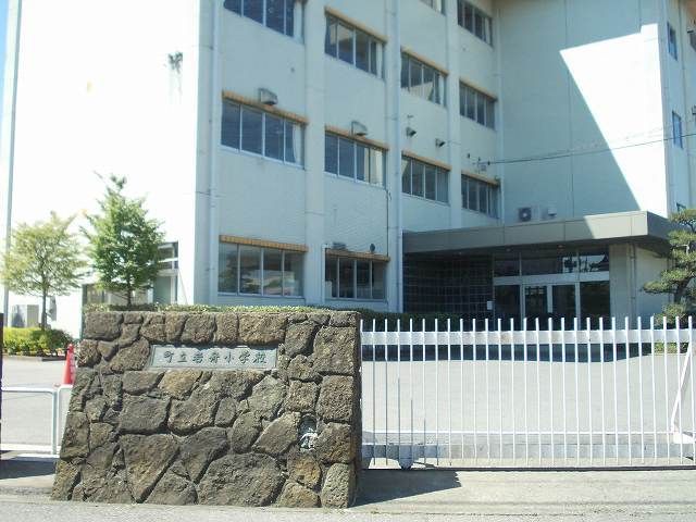 小学校　岩舟小学校様（小学校）まで200m