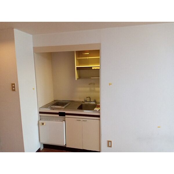 キッチン　※写真は同じマンションの違う部屋のものになります。