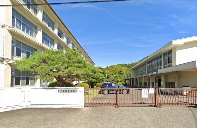 中学校　藤枝市立葉梨中学校（中学校）まで1418m