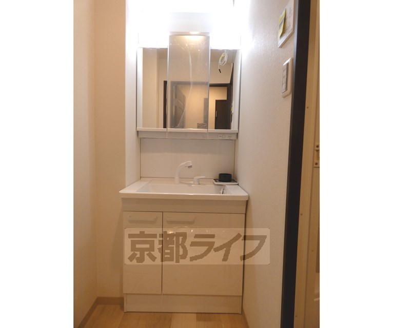 洗面設備　独立洗面台です