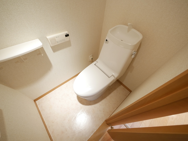 トイレ　★温水洗浄便座付きトイレです★