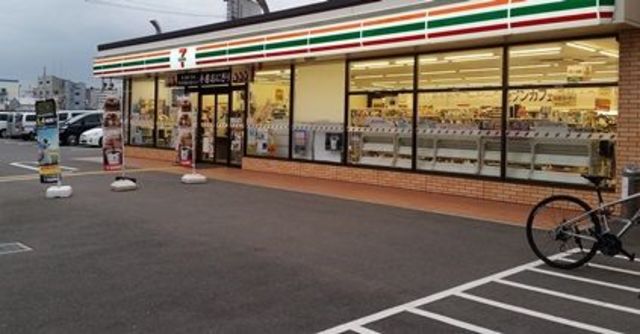コンビニ　セブンイレブン大阪放出東1丁目店（コンビニ）まで689m