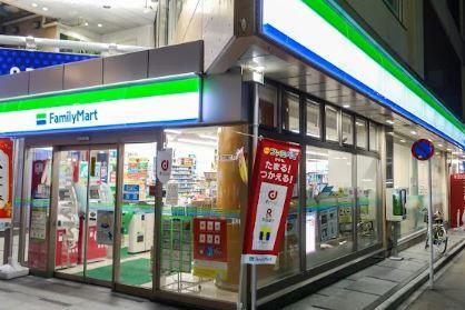 コンビニ　ファミリーマート 八王子パーク壱番街通り店（コンビニ）まで242m