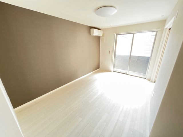 静かで落ち着いた住環境が魅力の居間写真