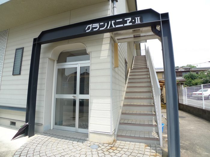 地下鉄烏丸線 北大路駅 バス乗車時間：12分 最寄りバス停で下車 徒歩5分 2階建 築56年の外観写真