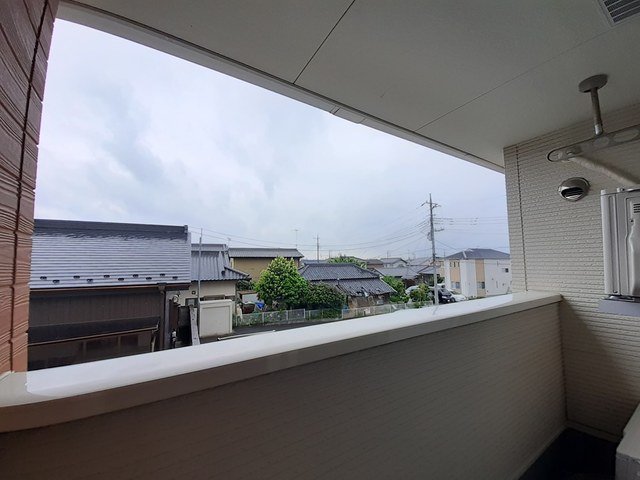 バルコニー　暖かな日差しのふりそそぐバルコニー