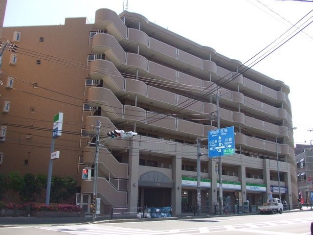 コンビニ　★★ファミリーマート（コンビニ）まで250m
