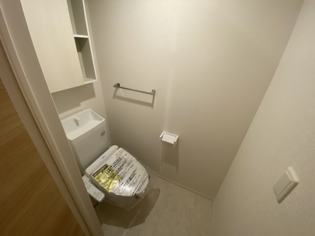 トイレ　温水洗浄便座付きのトイレです♪