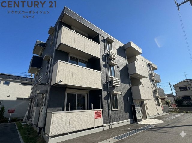 建物外観　オートロック、防犯カメラ完備♪敷地内駐車場あります！