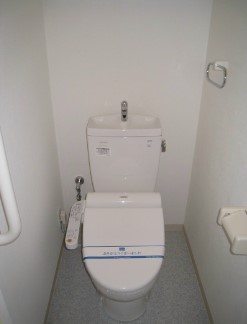 東急東横線 反町駅 徒歩10分 5階建 築16年のトイレ写真