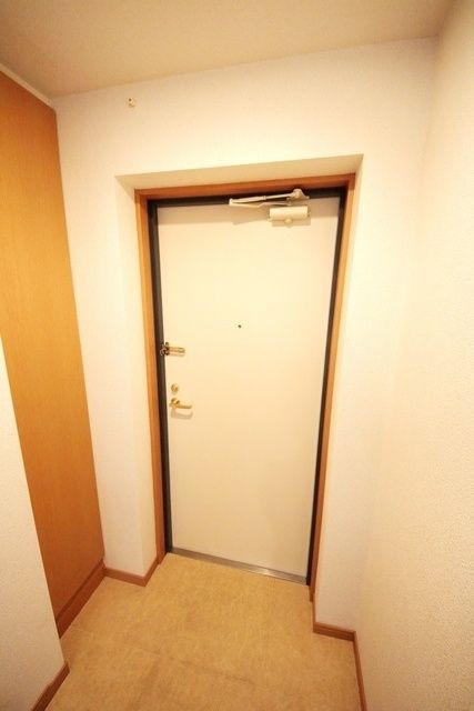 玄関　同物件別部屋写真