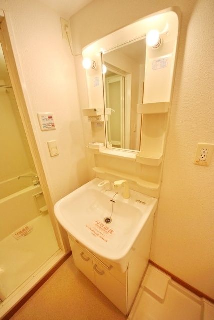 洗面設備　同物件別部屋写真