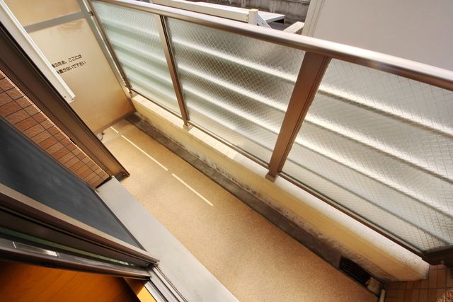 バルコニー　同物件別部屋写真