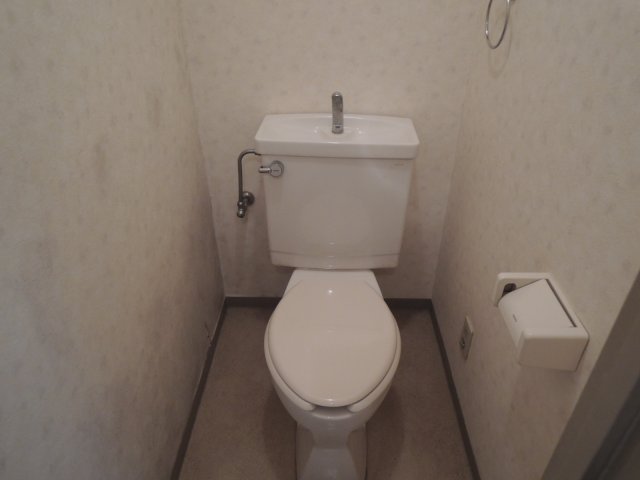 西武池袋線 練馬駅 徒歩10分 3階建 築33年のトイレ写真