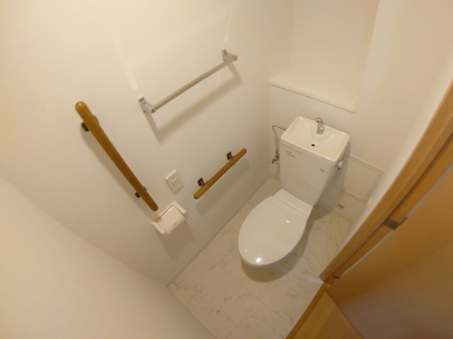 阪急宝塚線 池田駅 徒歩17分 7階建 築21年のトイレ写真
