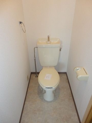 トイレ　同物件別部屋写真