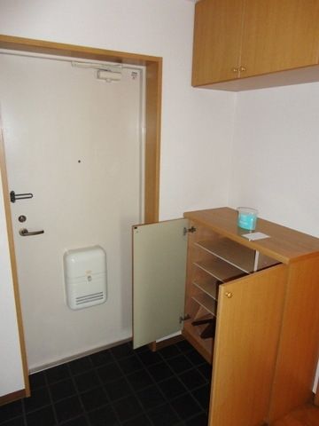 玄関　同物件別部屋写真