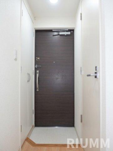 京王新線 初台駅 徒歩2分 10階建 築15年の玄関写真