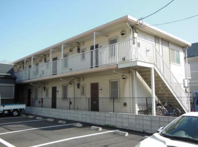 建物外観　近隣戸建ての多い立地です