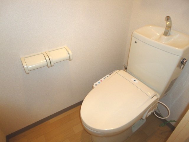 Wisteria Villageのトイレ写真