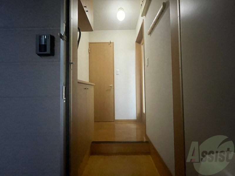 玄関　玄関です。ご覧の通り広々としていますね。