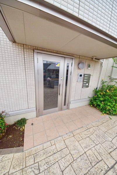 エントランス　オートロックついてます
