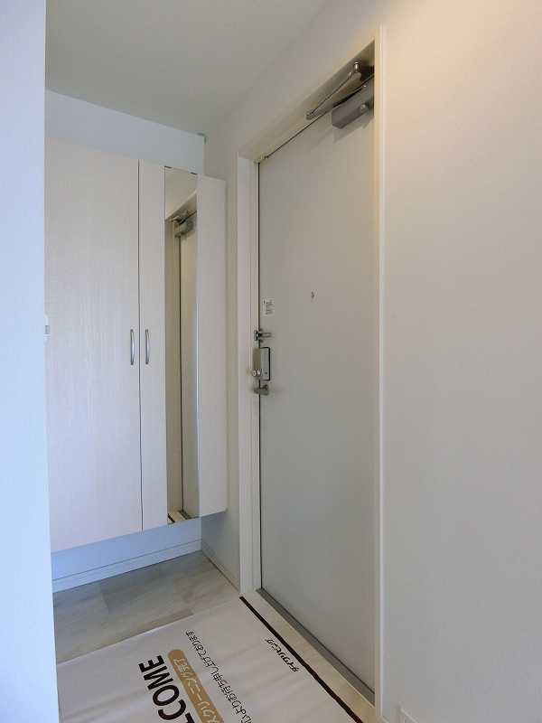 玄関　※同物件、別部屋の写真です。