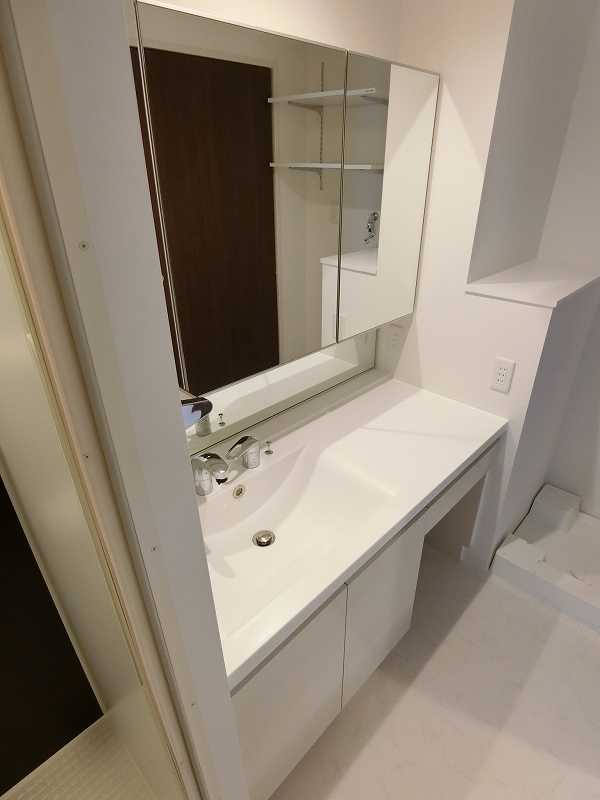 洗面設備　※同物件、別部屋の写真です。