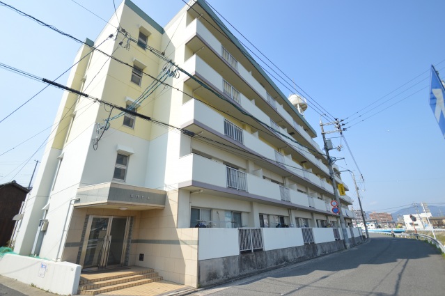 広島市安佐南区長束西のマンションの建物外観