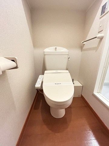 【レオパレスラ　フォレのトイレ】