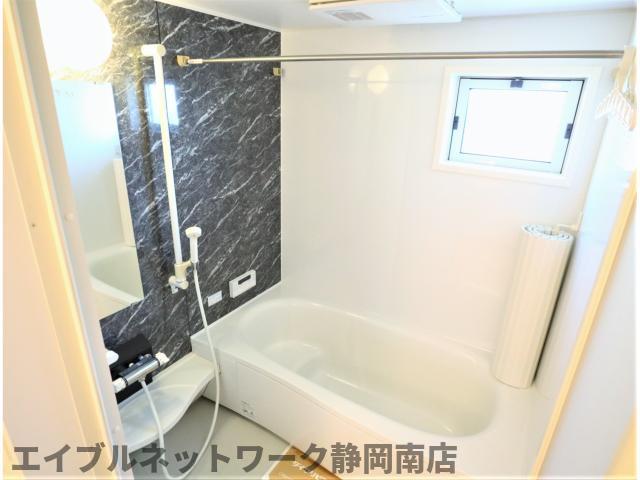 バス・シャワールーム　ゆったり過ごせるお風呂です