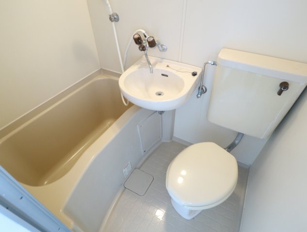 バス・シャワールーム　コンパクトで使いやすいお風呂です