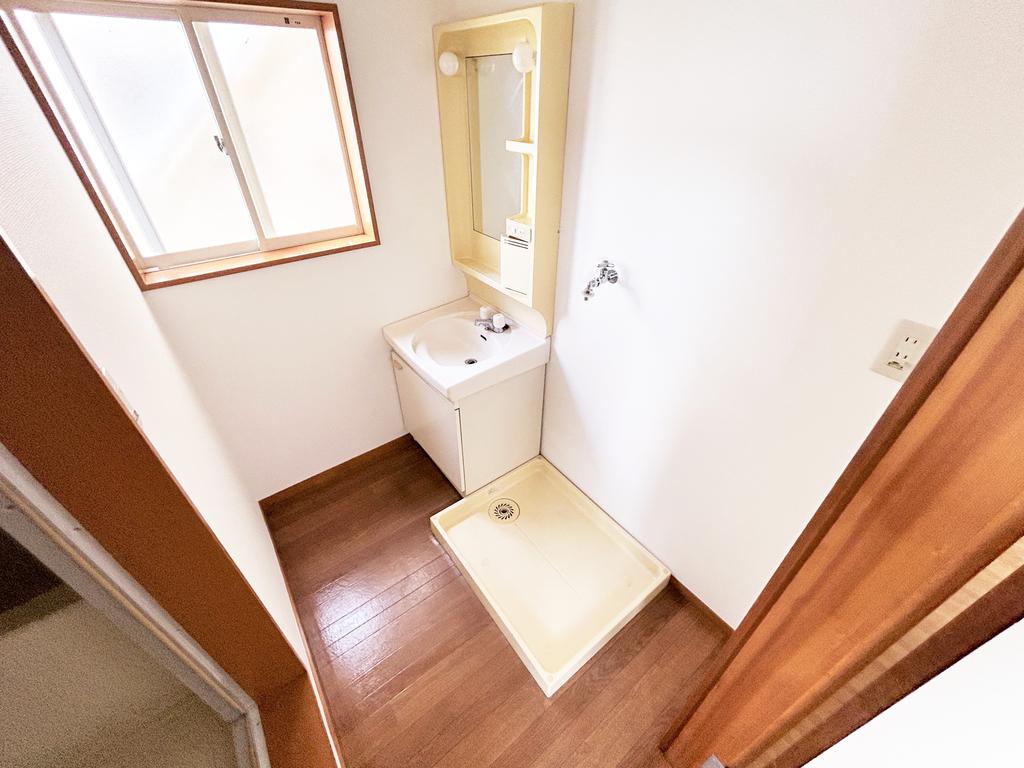 洗面設備　独立洗面台と室内洗濯機置き場☆